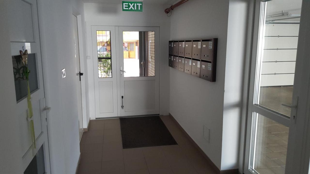 Moonshine Szeged Apartment Bagian luar foto