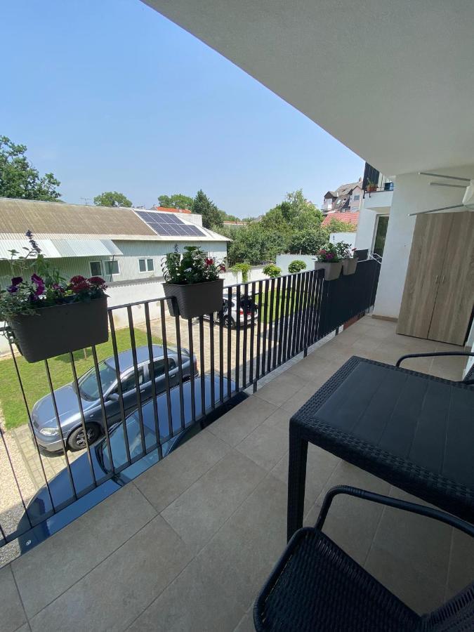 Moonshine Szeged Apartment Bagian luar foto